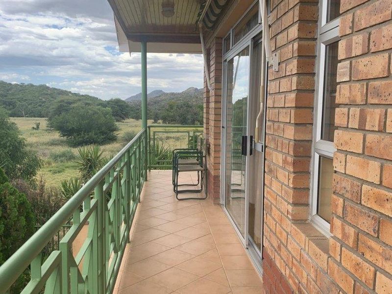 Exclusive Corner Property with Main House and Two Separate Flats – Prime Location in Erospark, Windhoek - Photo 10