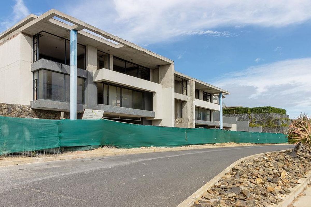 Elevated Dual-Residence Luxury with Breathtaking Panoramic Views – Baronetcy Estate - Photo 2