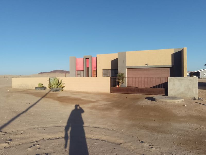 FOR SALE: Spacious 3 bedrooms house for sale in Arandis, Selling price N$900,000 cost excluded (Negotiable), Erf size 480 m2, - Photo 3