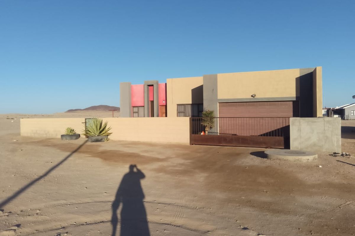 FOR SALE: Spacious 3 bedrooms house for sale in Arandis, Selling price N$900,000 cost excluded (Negotiable), Erf size 480 m2, - Photo 3