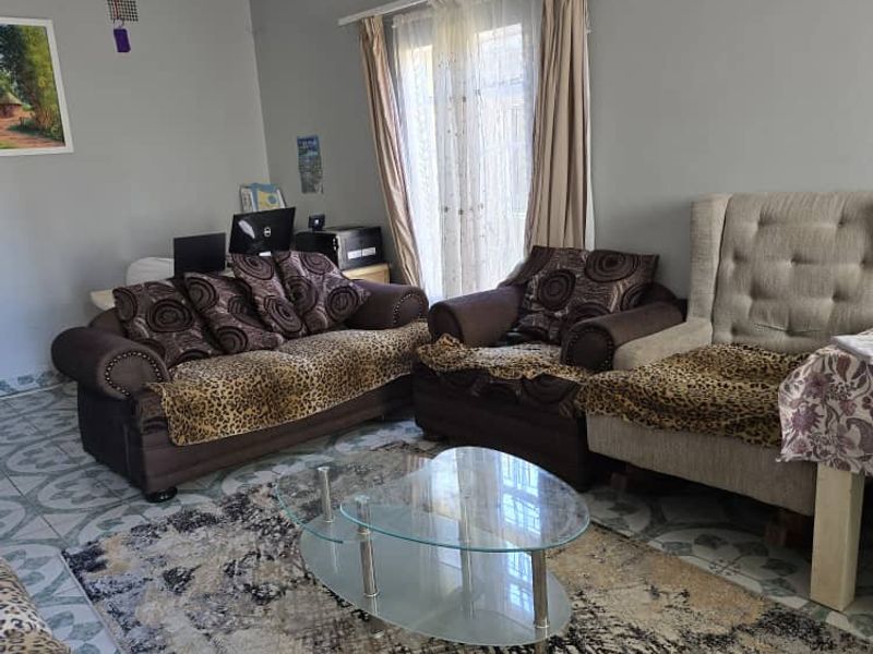 Invest in Versatility: Windhoek North : Home, Office, & Income Space! - Photo 7