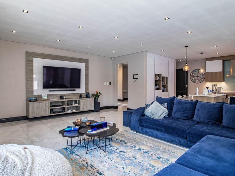 Entertain in Style: Luxurious 5-Bedroom Family Haven! - Photo 9