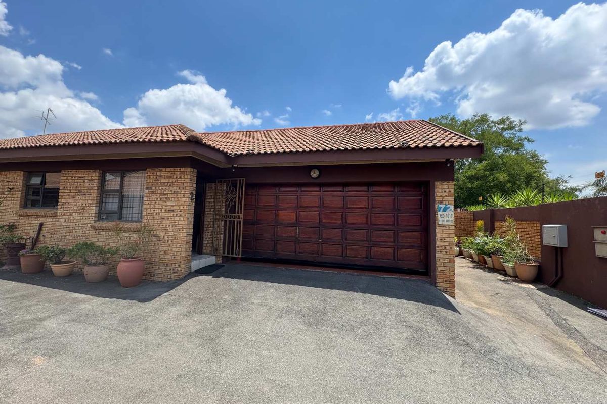 Modern Townhouse for Sale - Photo 2