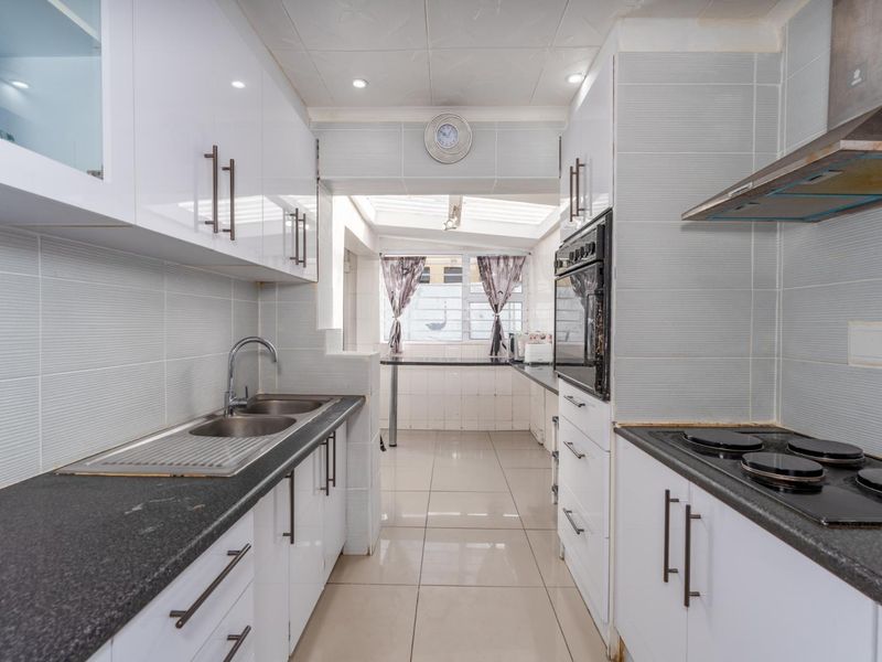 Warmth, Style, and Effortless Entertaining in the Heart of Strandfontein. - Photo 8