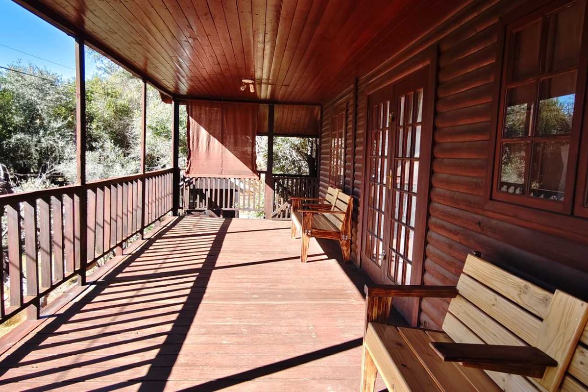 Charming Log Home Retreat with Spectacular Mountain Views - Photo 2