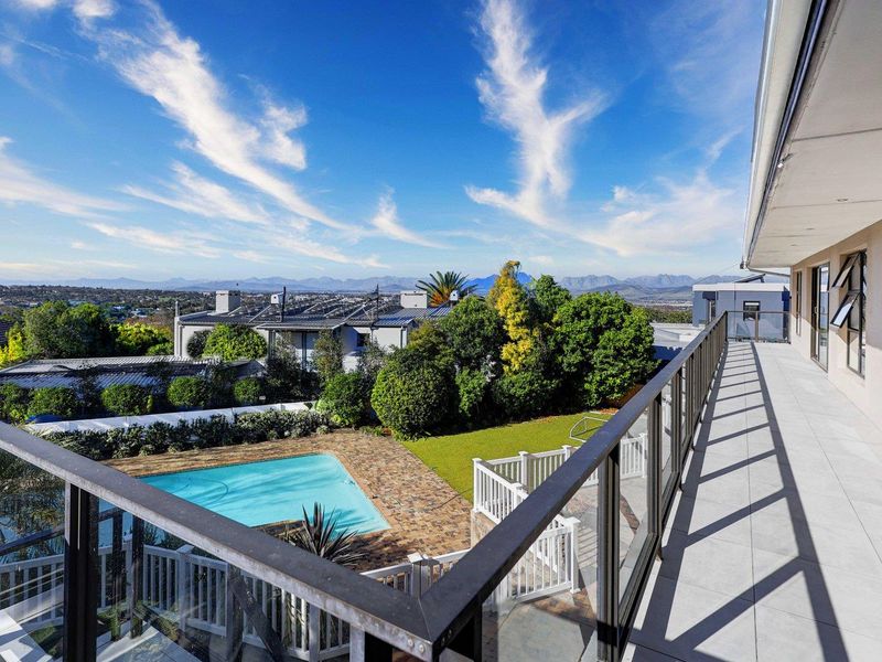 A Home of Stature, Sunlight &  Views - Photo 2
