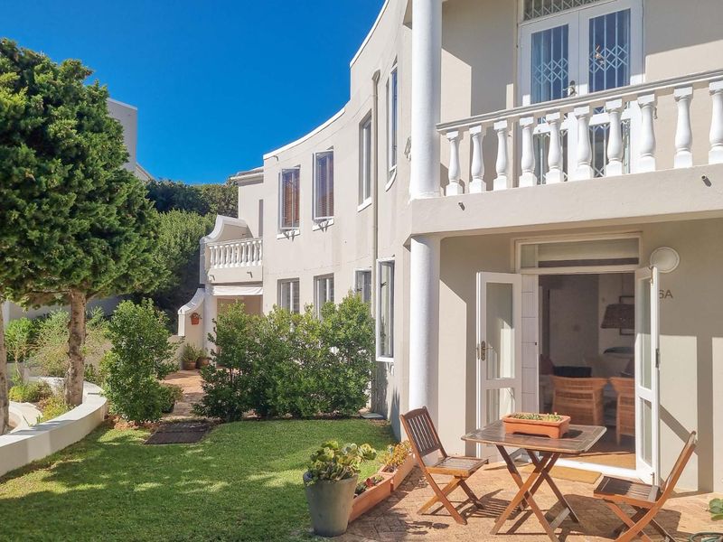 A rare blend of natural light, beauty, convenience and calm - Photo 2