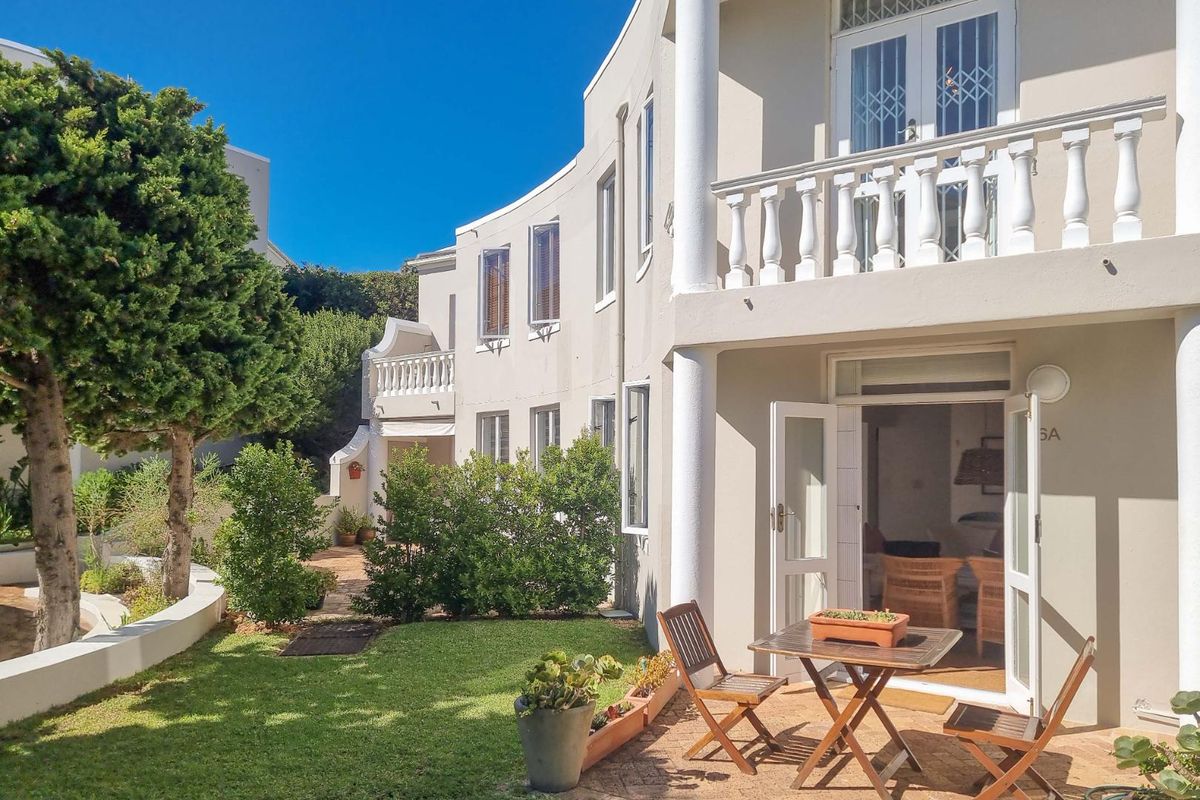 A rare blend of natural light, beauty, convenience and calm - Photo 2