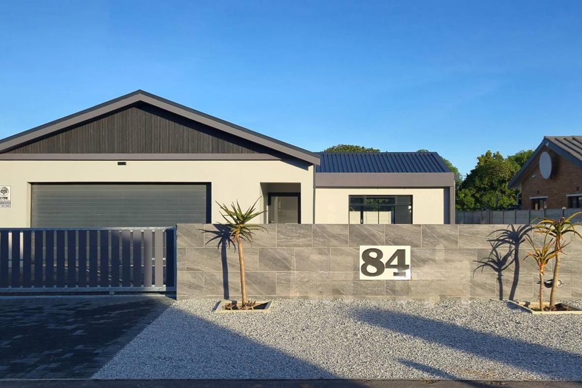 Live three streets from the ocean in Franskraal’s most sought-after beachside neighbourhood. - Photo 3