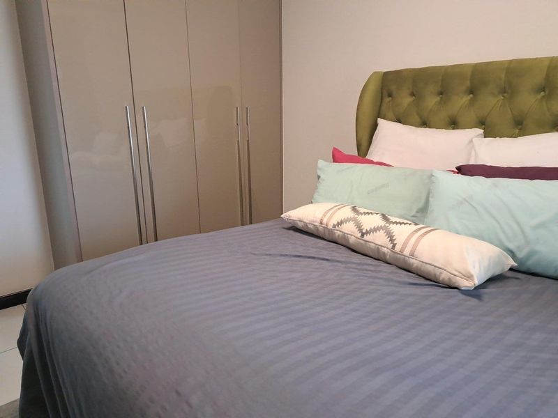 Modern 2-Bedroom Apartment in Secure Carlswald Complex with Balcony. - Photo 5