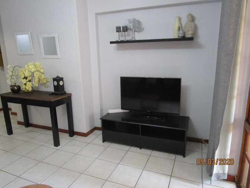 STUPENDOUS 2 BED GROUND FLOOR APARTMENT FOR SALE - Photo 5