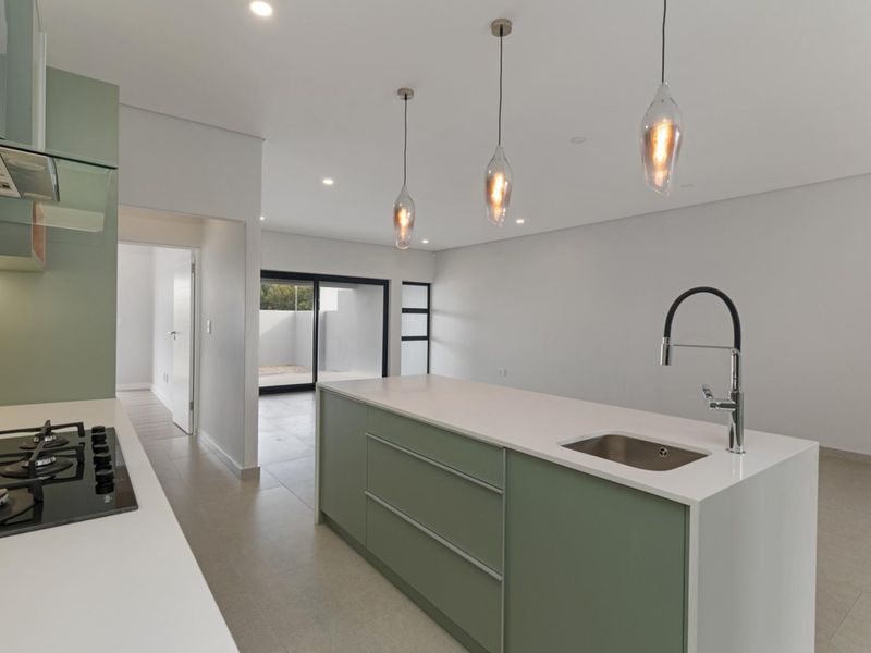 Modern Elegance in Prime Sandown – Brand New 4-Bedroom Home under Construction Including Transfer Duty | No VAT - Photo 5