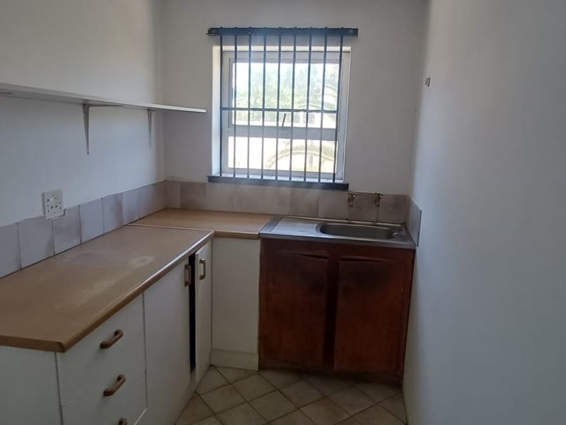 PAROW | WAREHOUSE & SHOWROOM TO LET - Photo 6