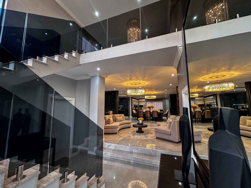 A Residence of Distinction in Eye of Africa’s Most Sought-After Enclave - Photo 2