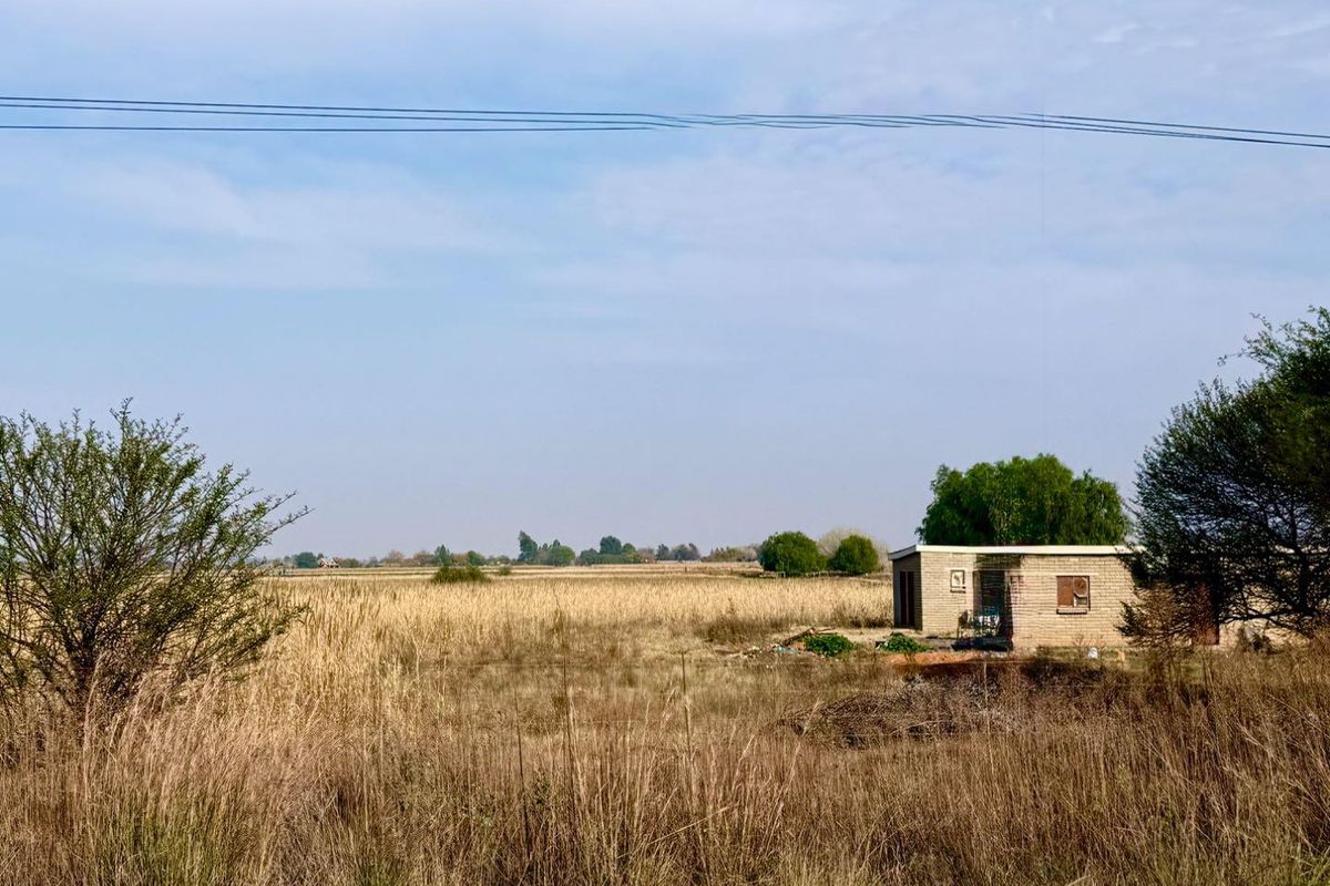 21-Hectare Farm with Water Rights – Just 11km from Langenhovenpark - Photo 4