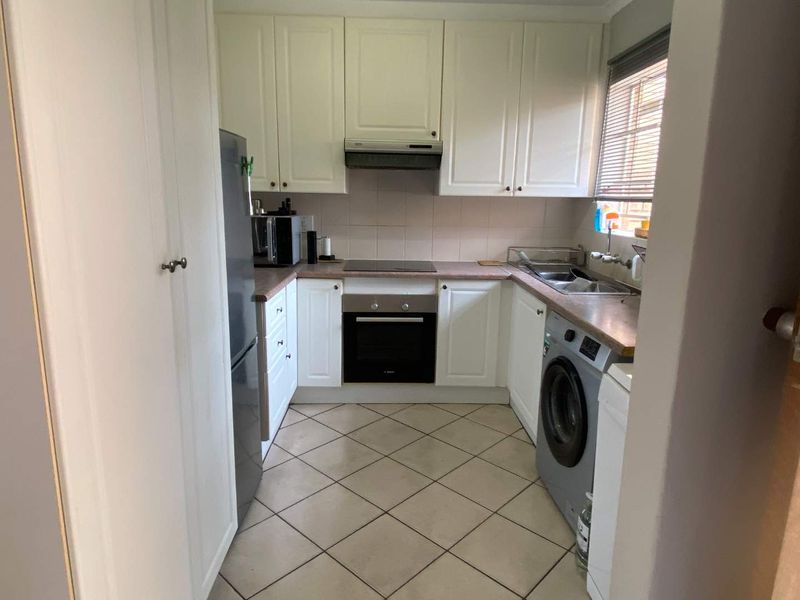 2 Bedroom Townhouse in Highveld Estate. - Photo 10