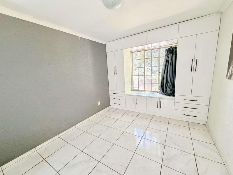 2 Bedroom Townhouse in Bassonia - Photo 7