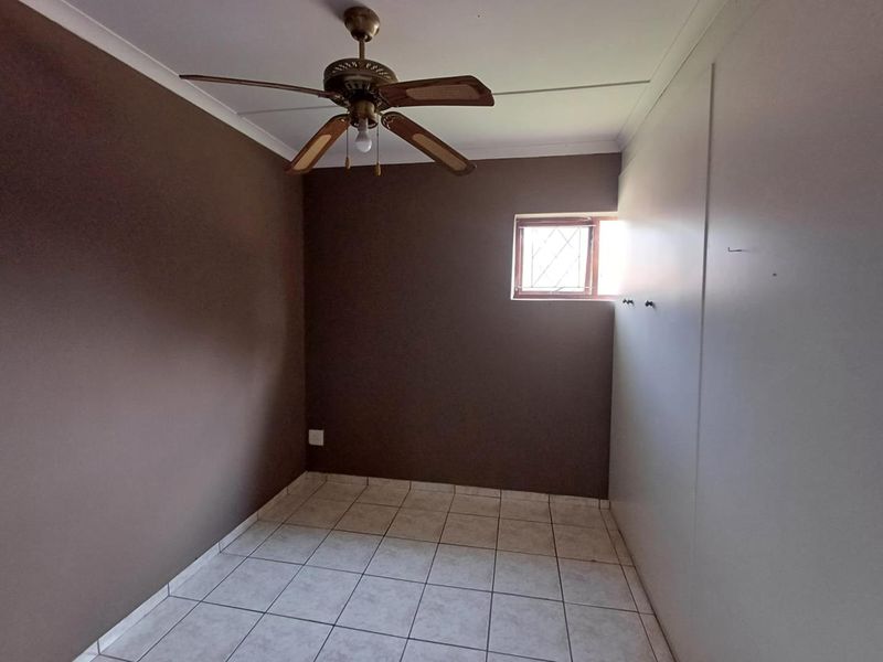 SPACIOUS HOUSE FOR SALE - Photo 9