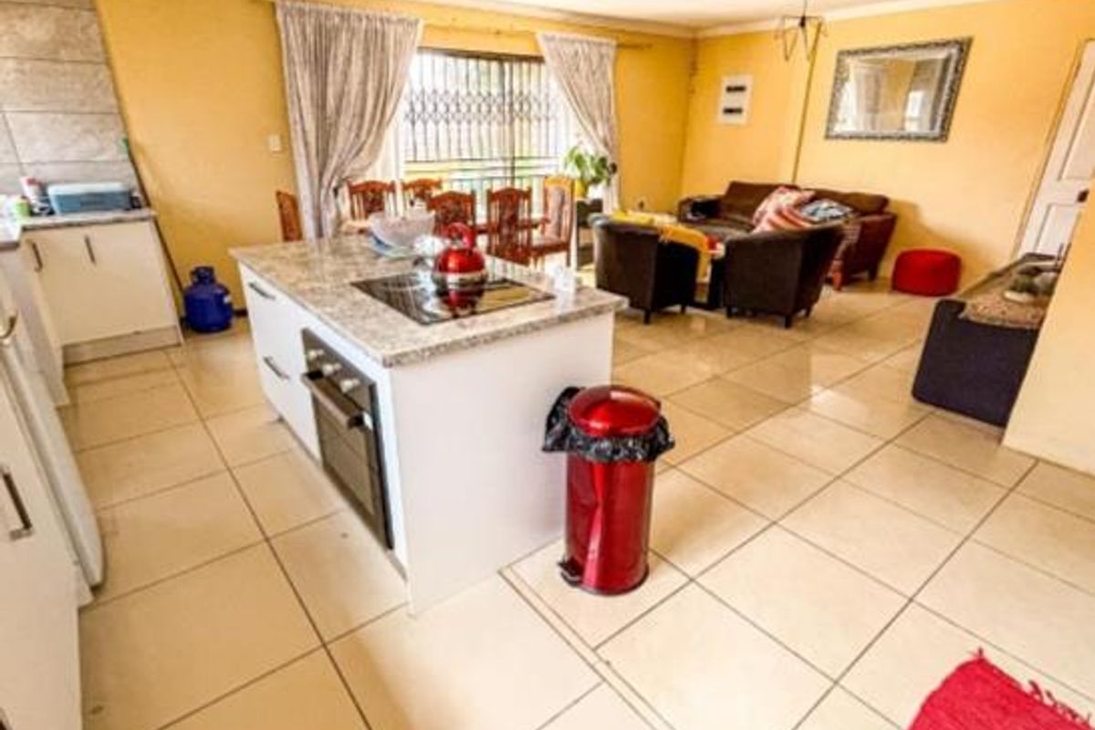 3 Bedroom House for Sale in Ormonde View - Photo 5