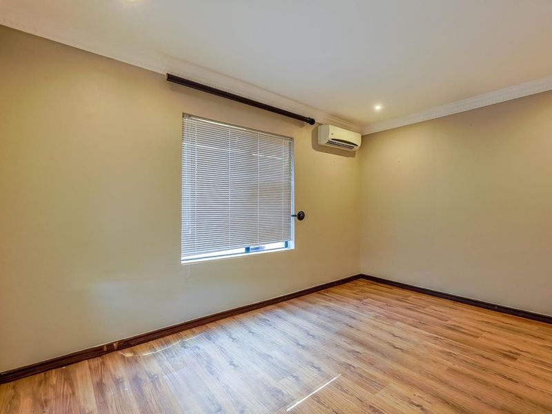 This grand 5-bedroom, 4.5-bathroom home redefines spacious, luxurious living. - Photo 5