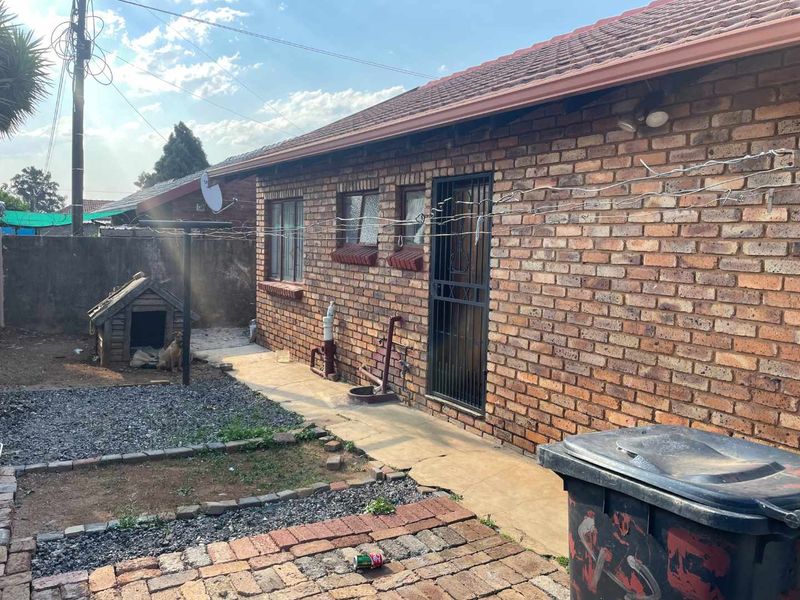 3 Bedroom house for sale in Nellmapius Ext1 - Photo 8