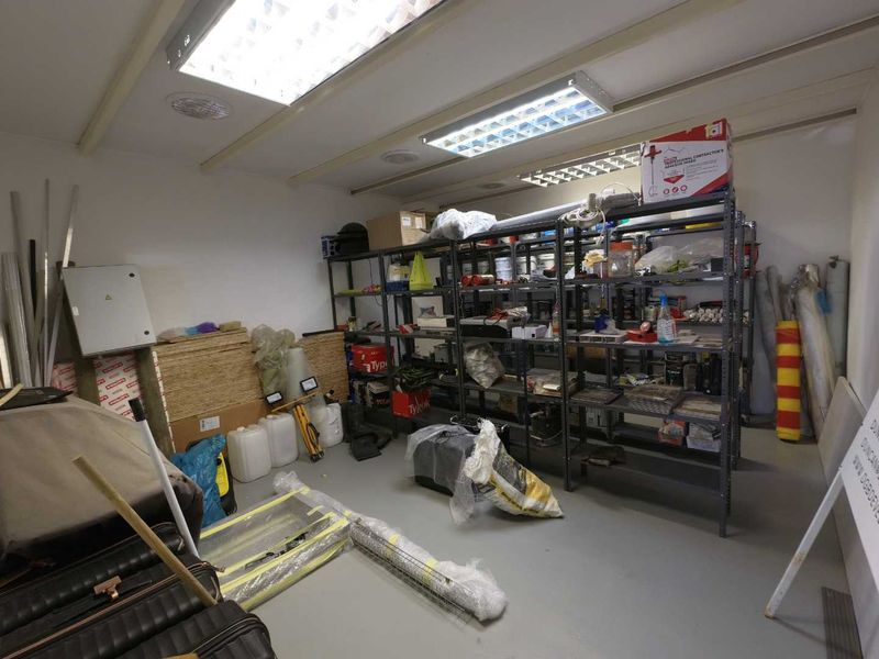 102sqm Storage and Offices available To Let - Photo 7