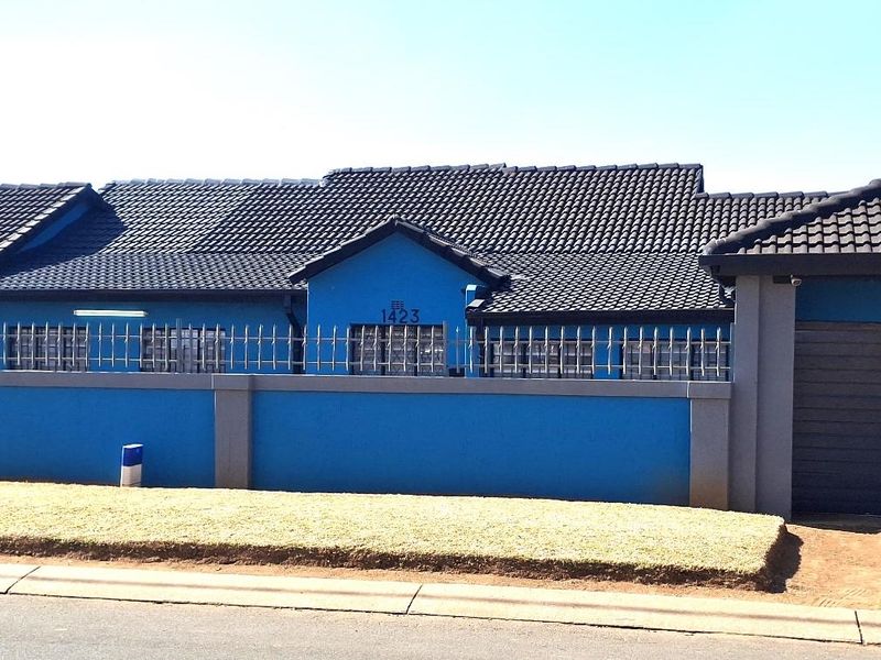 Amazing house for the Growing family wih Pool and Flalet - Photo 2