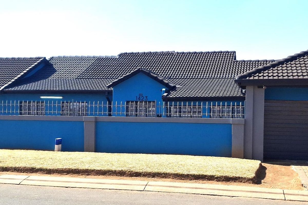Amazing house for the Growing family wih Pool and Flalet - Photo 2