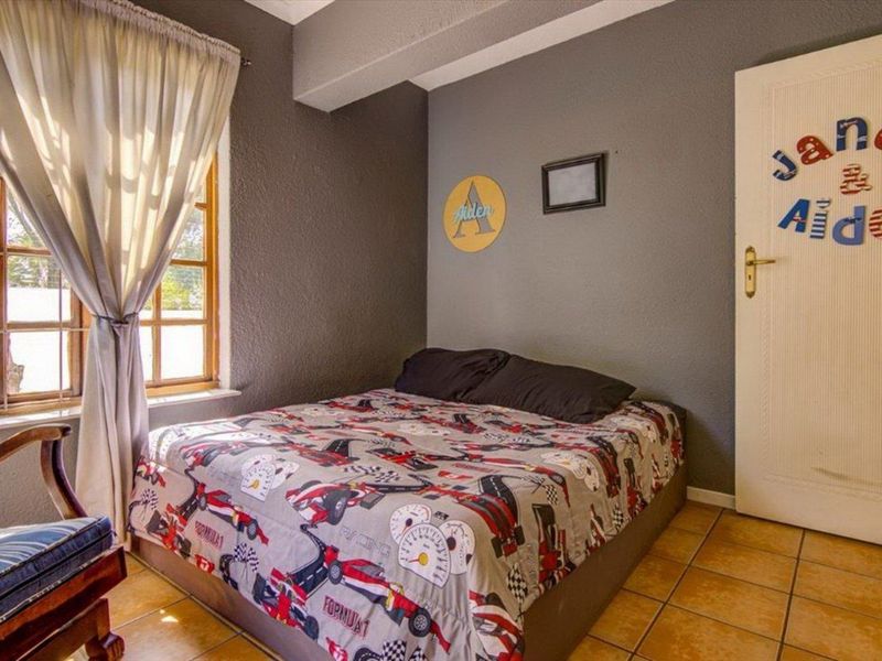 Neat and Spacious Cluster in Secure Complex - Photo 7