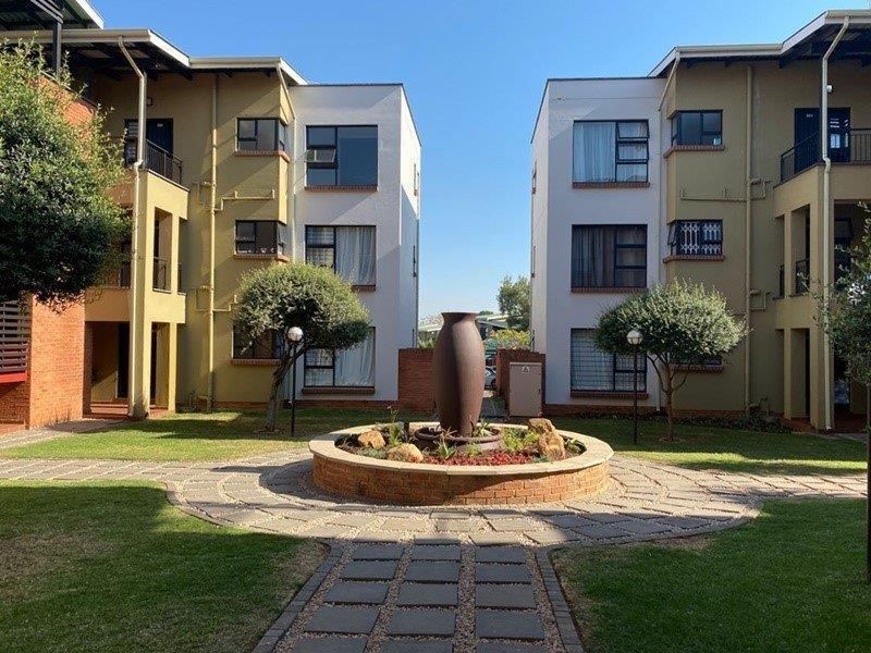 Modern Living in the Heart of Douglasdale Perfect for Young Professionals! - Photo 2