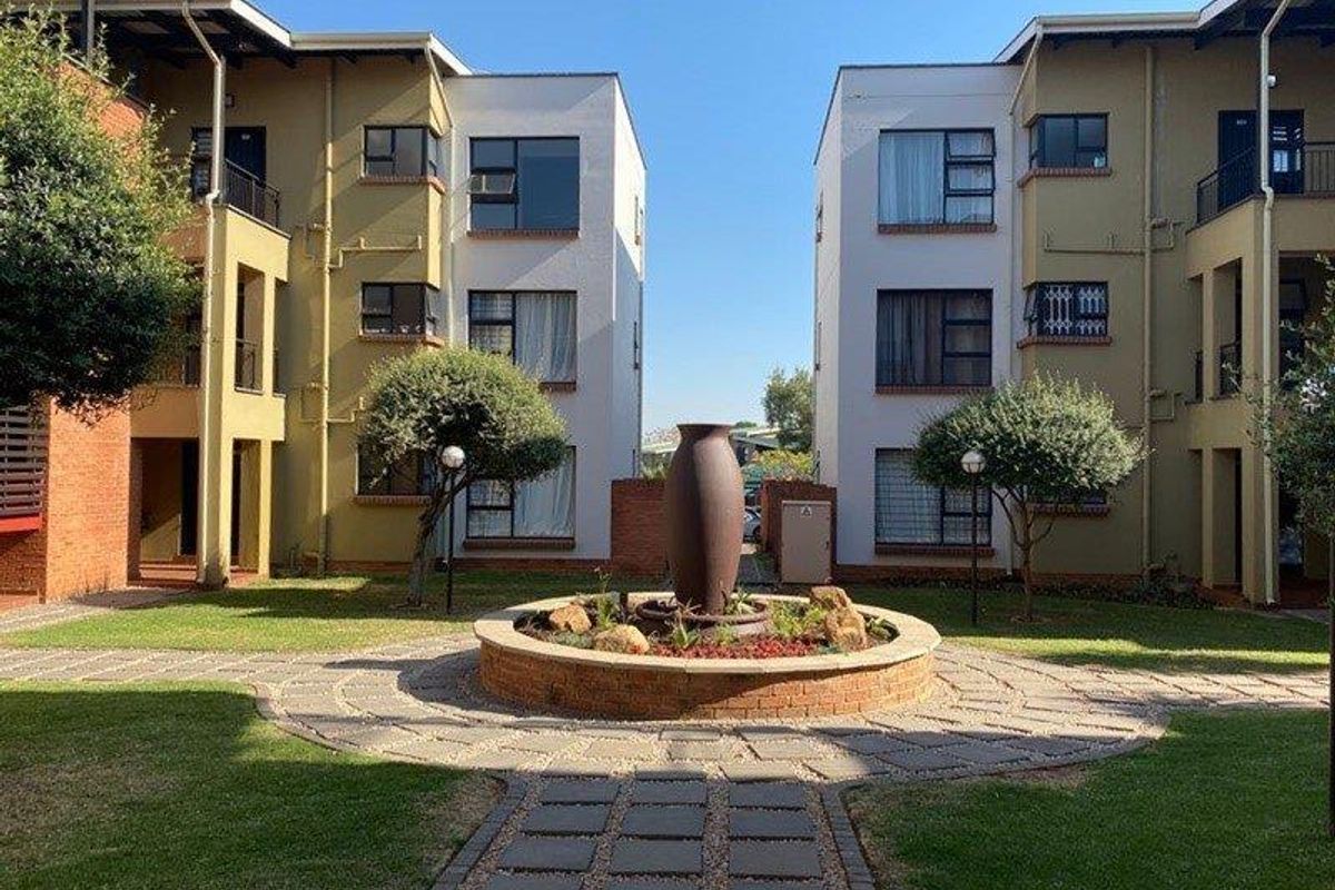 Modern Living in the Heart of Douglasdale Perfect for Young Professionals! - Photo 2