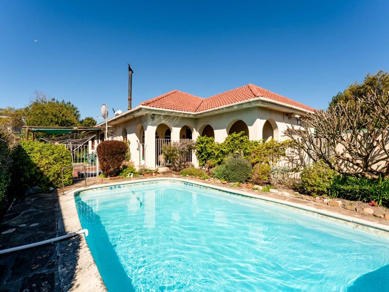 Charming 3-Bedroom Family Home with Pool & Excellent Security – Prime Location - Photo 2