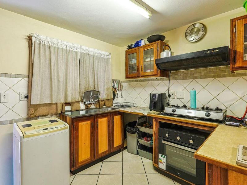 Exclusive Mandate – 2 Bedroom Townhouse with Single Garage - Photo 6