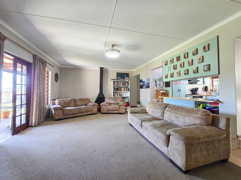 Charming 3 Bedroom family home for sale in Stilbaai-Wes. - Photo 6
