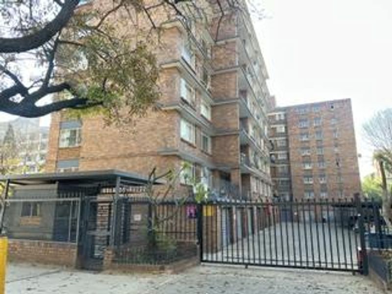 Spacious 2.5-Bed Apartment in Sunnyside – Ideal Location! - Photo 2