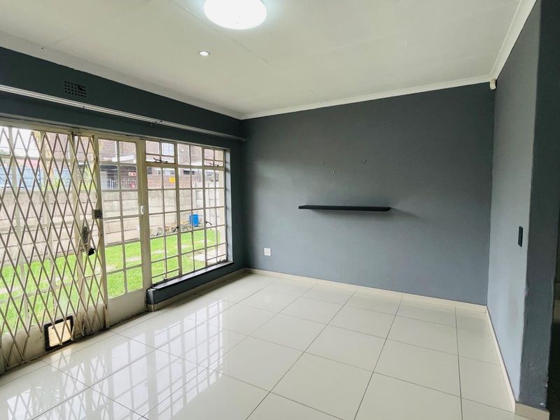 Peaceful 2 bedroom home - Photo 7