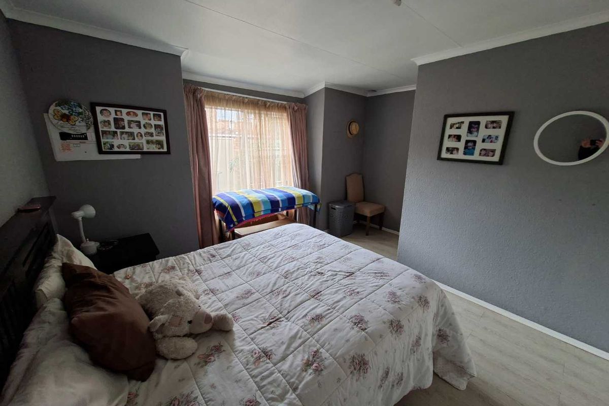 Charming Townhouse with Private Garden and Swimming Pool - Photo 3