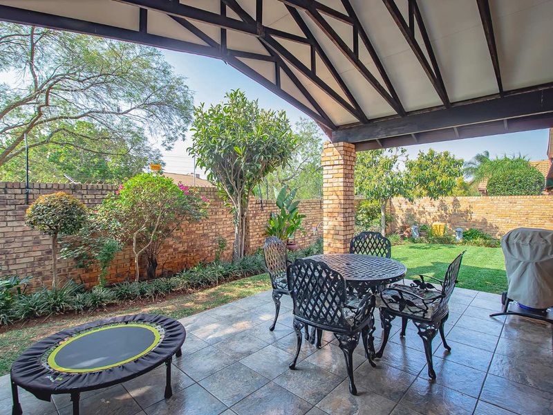 FULL TITLE IN SECURITY COMPLEX. - Photo 8