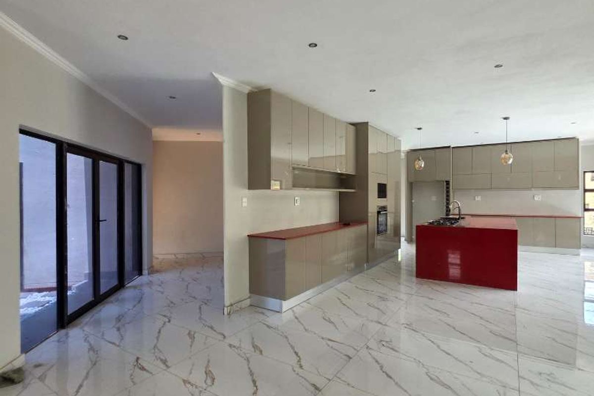 Be the first to turn the key - Photo 3