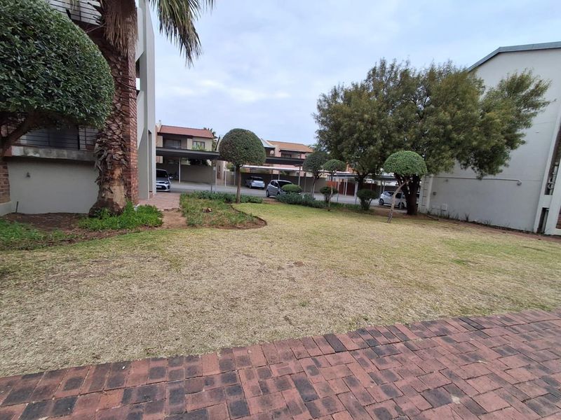 Move-In Ready Apartment in a Safe, Quiet Complex! - Photo 10