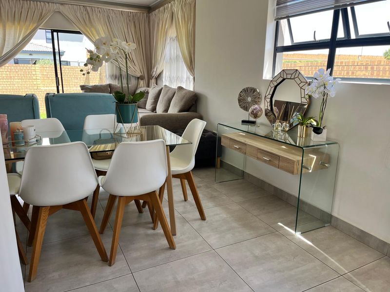 3 bedroom Townhouse - Find Your Family’s Perfect Home in Thatchfield Ridge - Photo 2