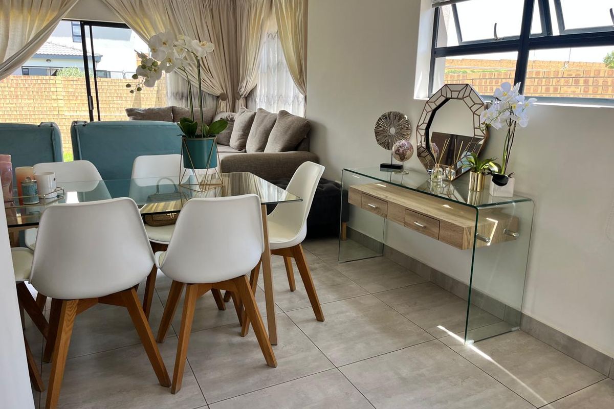 3 bedroom Townhouse - Find Your Family’s Perfect Home in Thatchfield Ridge - Photo 2