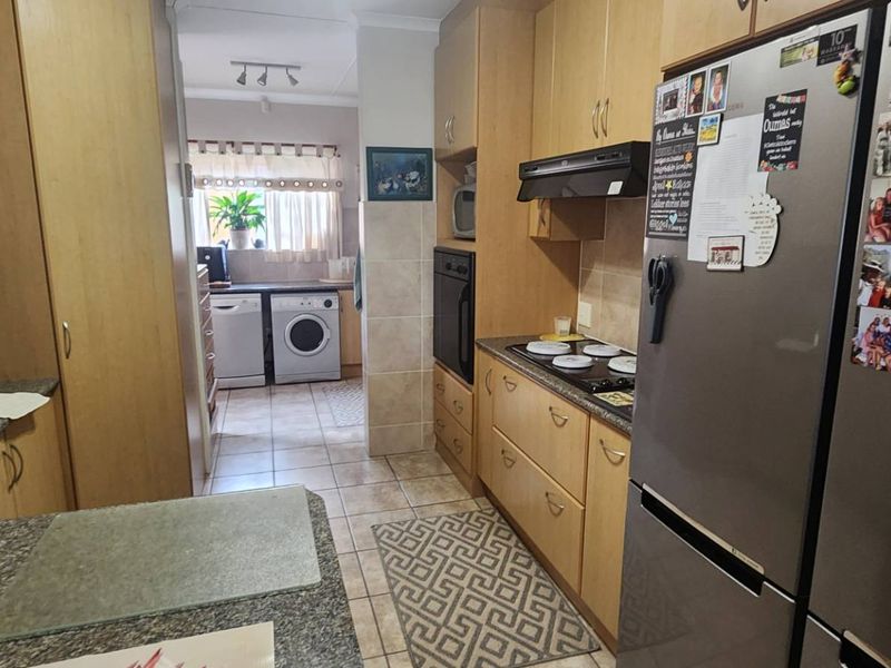 CONVENIENT POSITION- IMMACULATE CONDITION - Photo 10