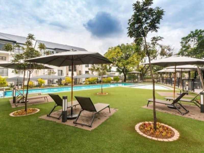 Spacious 3Bed, 2Bath Apartment in Secure Kyalami Complex – Rent R14000 - Photo 3