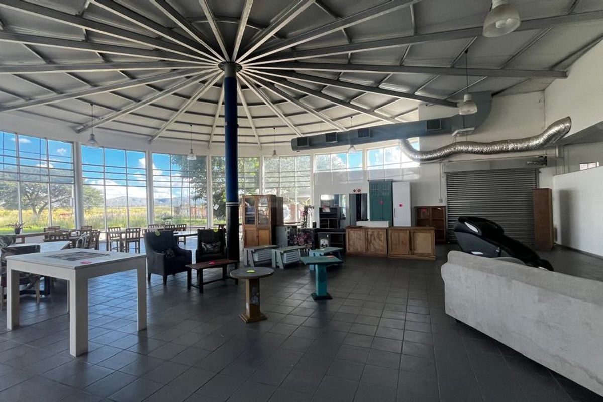 Commercial Property For Sale | N$ 9 845 000 - Photo 2