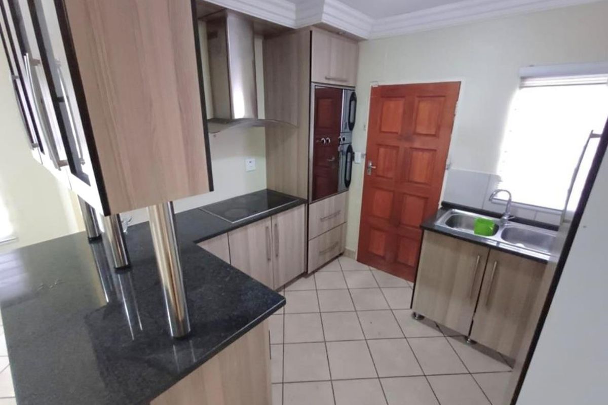 Three bedrooms house for sale in Atteridgeville - Photo 5