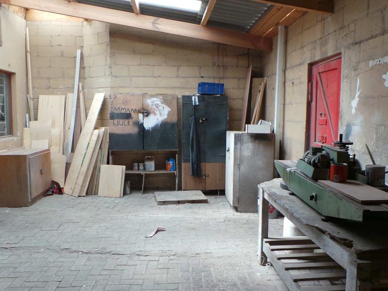 Light Industrial workshop with offices and flat at Industrial 1 - Photo 3