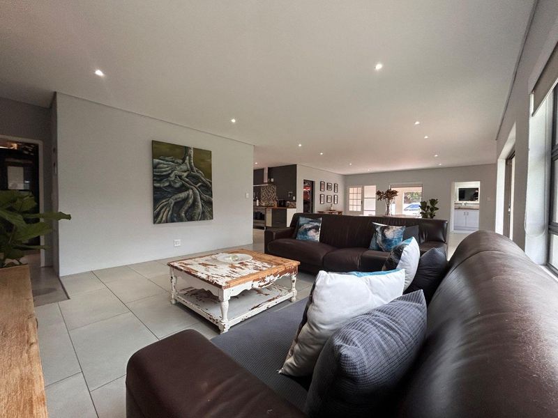 A Contemporary Sanctuary of Design, Light and Sustainability in Brackenhurst - Photo 4