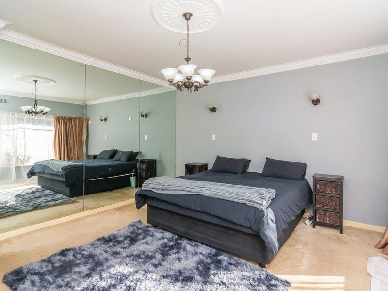 Spacious Family Living in the Heart of Noordheuwel - Photo 3