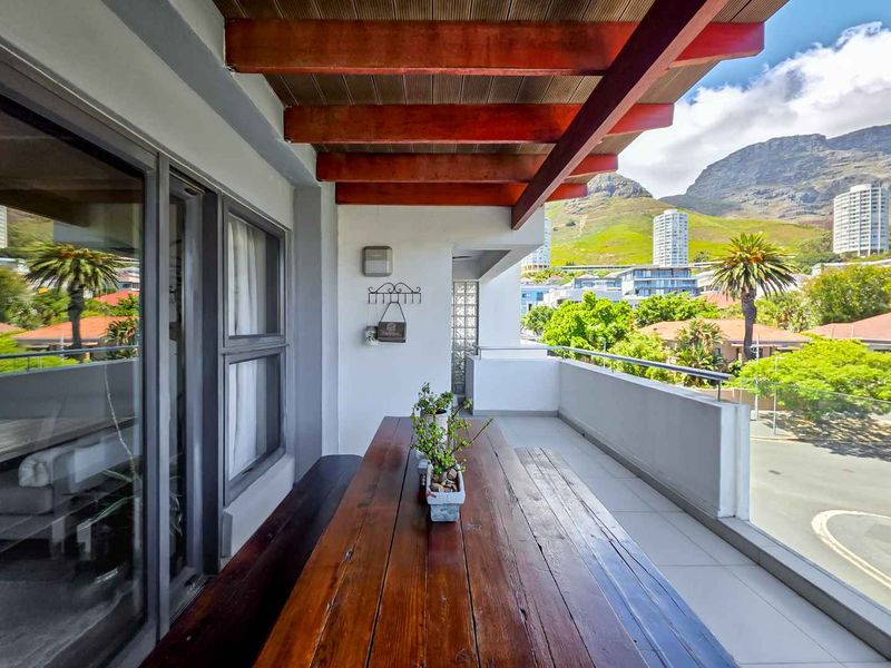 Stunning 2 Bed 2 Bath Apartment with Table Mountain Views - Photo 3